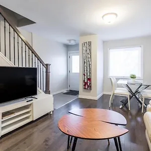 Holiday home Spacious 3 Bdrm Near Downtown, Ottawa