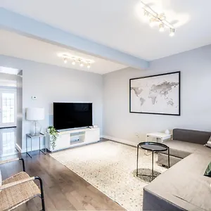 Holiday home Two Bedroom Town-house 10 Min To Downtown, Ottawa