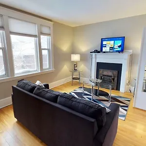 Apartment Bright, Clean, Private. In The Heart Of Downtown! Parking, Wi-fi And Netflix Included, Ottawa